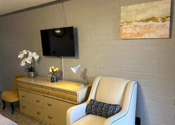 Rawls Near Phoenix Airport Hotel 3*