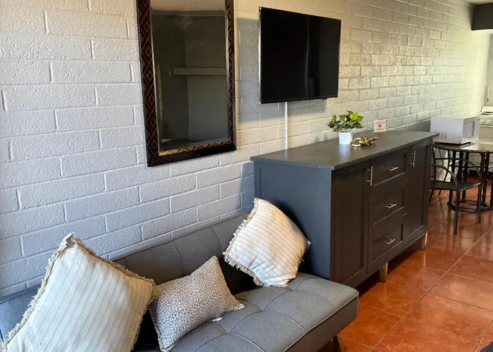 Hotel Rawls Near Phoenix Airport 3*