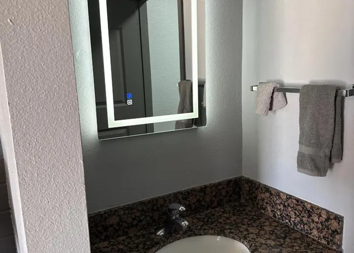 Rawls Near Phoenix Airport Hotel 3*