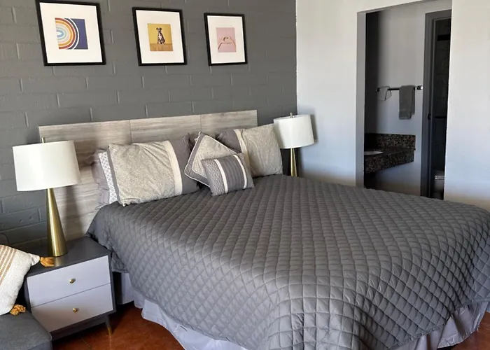 Hotel Rawls Near Phoenix Airport 3*