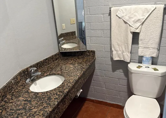 Hotel Rawls Near Phoenix Airport 3*
