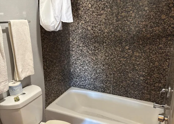 Rawls Near Phoenix Airport Hotel 3*