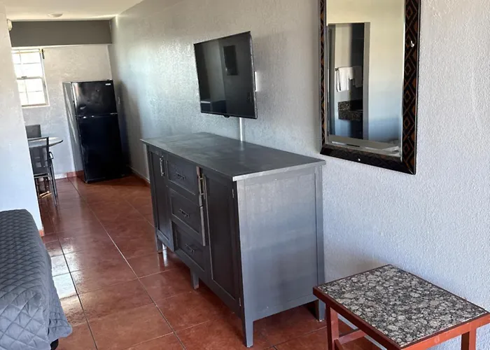 Hotel Rawls Near Phoenix Airport 3*