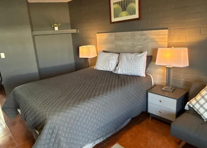 Rawls Near Phoenix Airport 3*