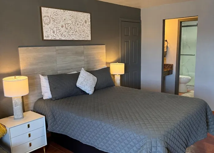 Hotel Rawls Near Phoenix Airport 3*