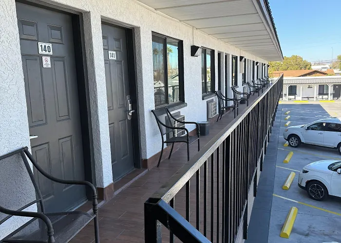Hotel Rawls Near Phoenix Airport