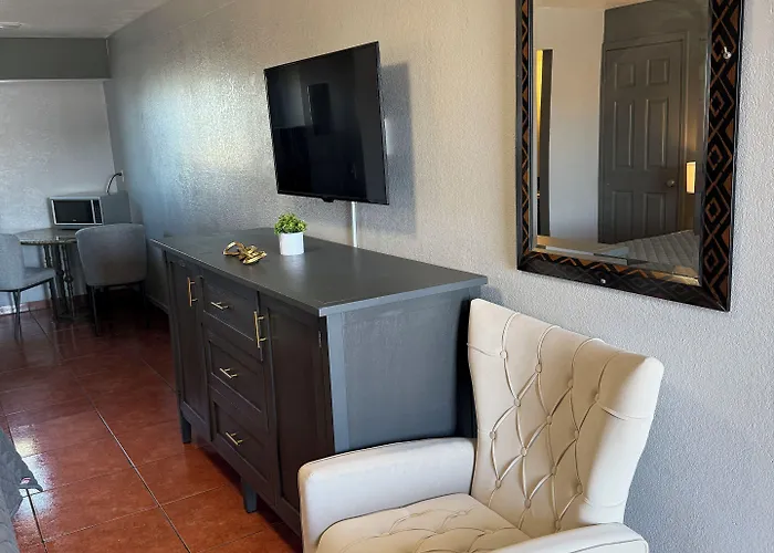 Rawls Near Phoenix Airport Hotel